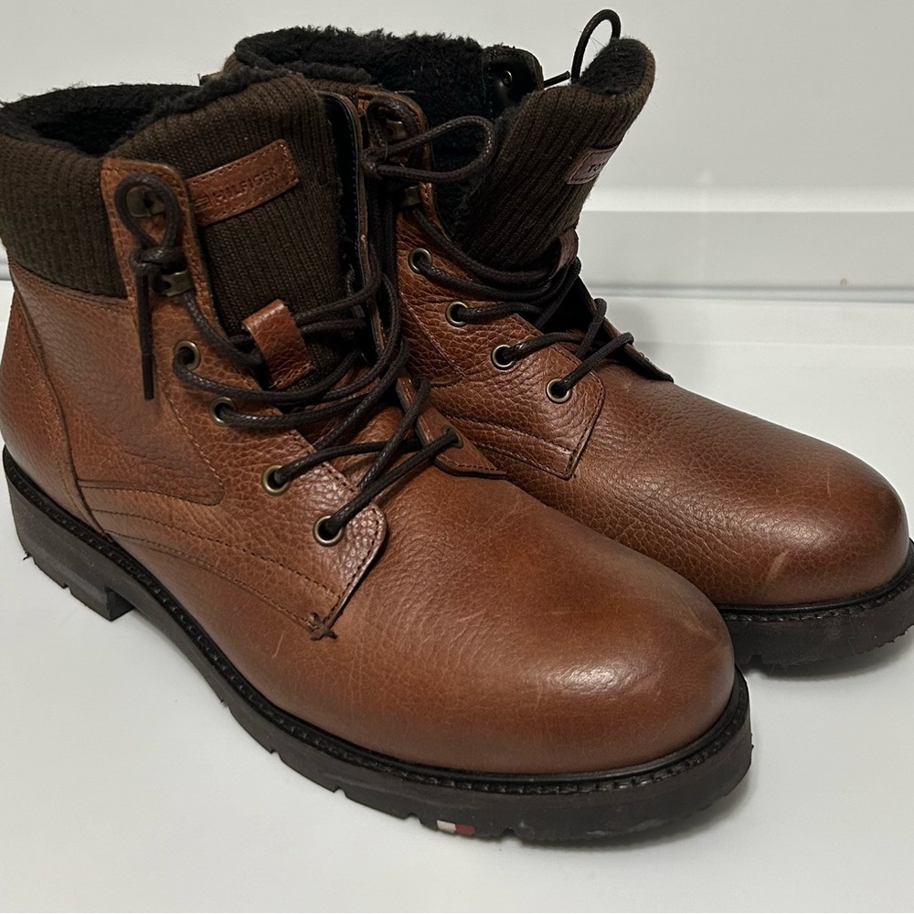 Tommy boots like new!!
